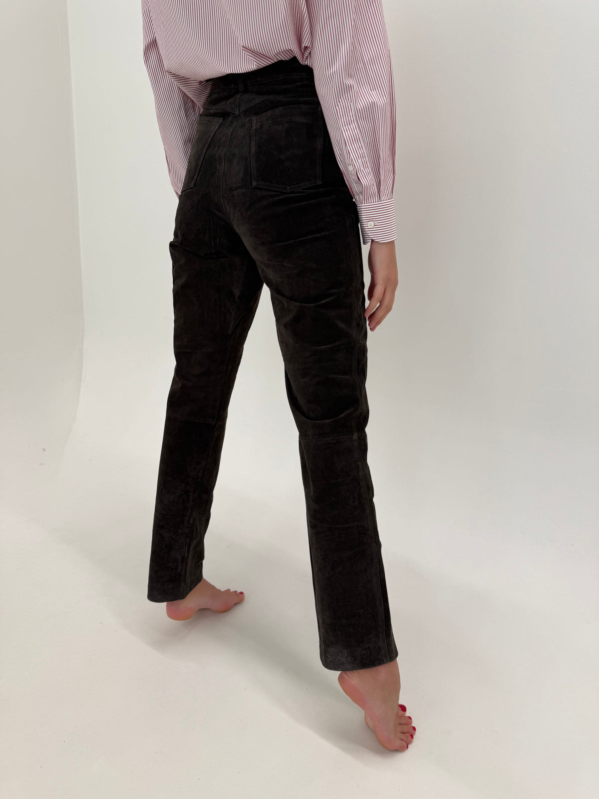 Pantaloni din piele naturală întoarsă dark cold brown cu talie extrem de înaltă tall