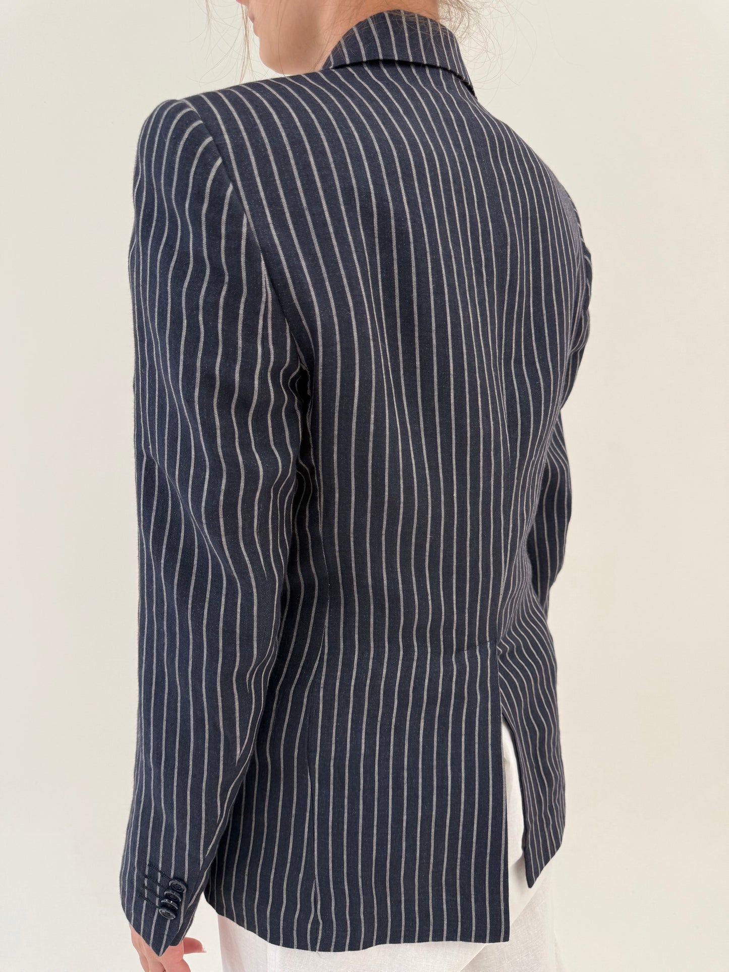 Sacou italian Navy tall cu dungi albe verticale din in preemium