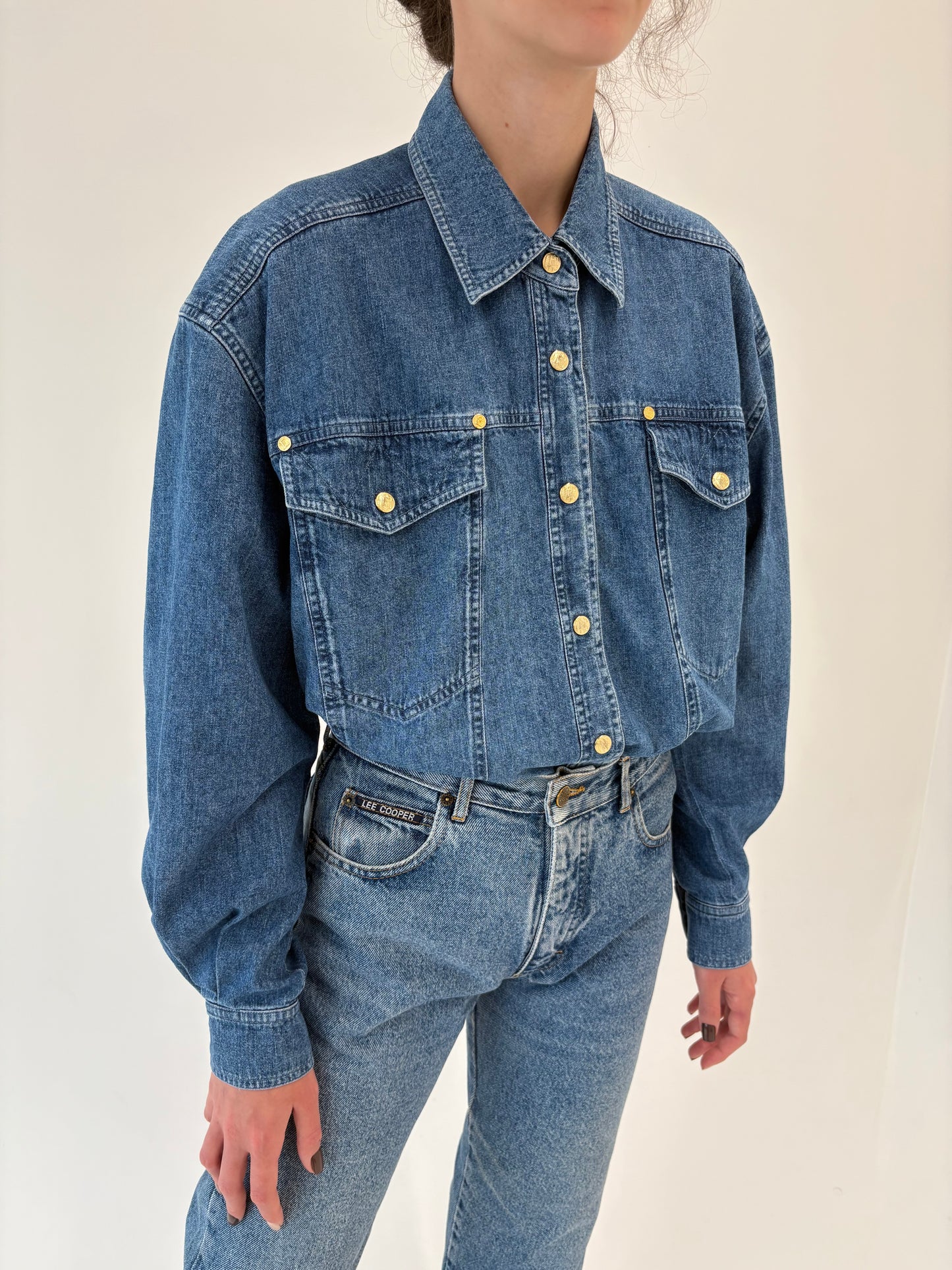 Cămașa luxury Escada din jeans moale cu nasturi metalici aurii