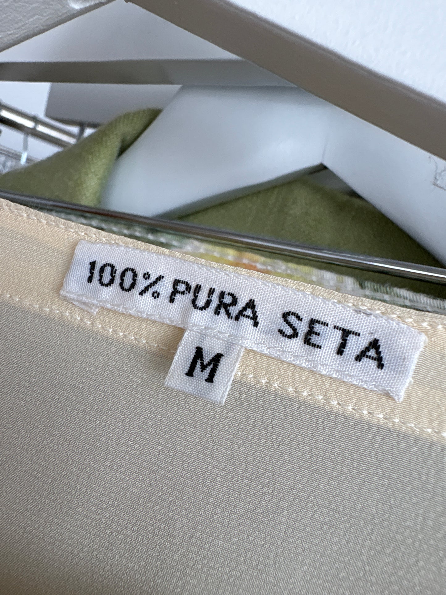 Top italian butter white din mătase naturală