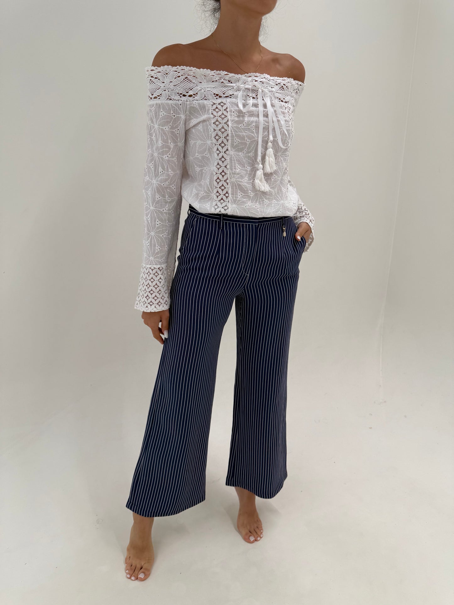 Pantaloni luxury evazați gama Max Mara din twill excepțional cu dungi fine verticale
