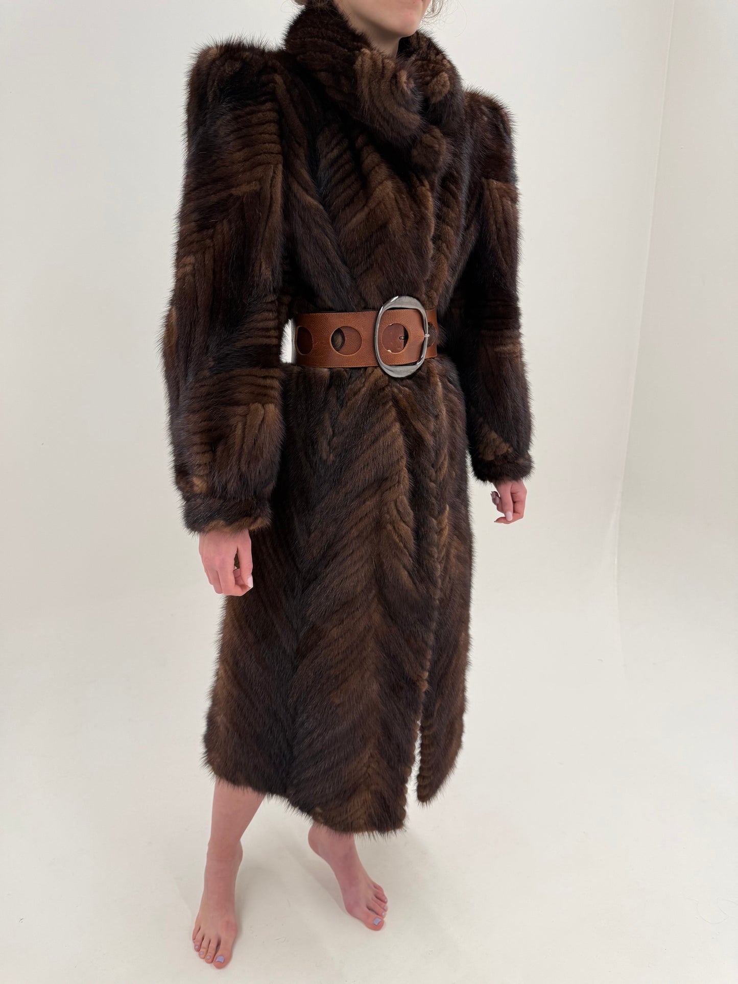 Blană de nurcă vintage anii 80 in croi super revenit în trend și maxi