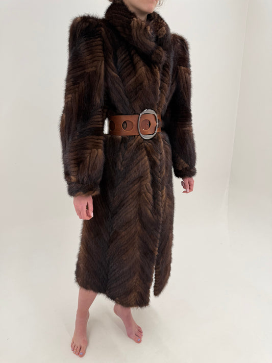 Blană de nurcă vintage anii 80 in croi super revenit în trend și maxi