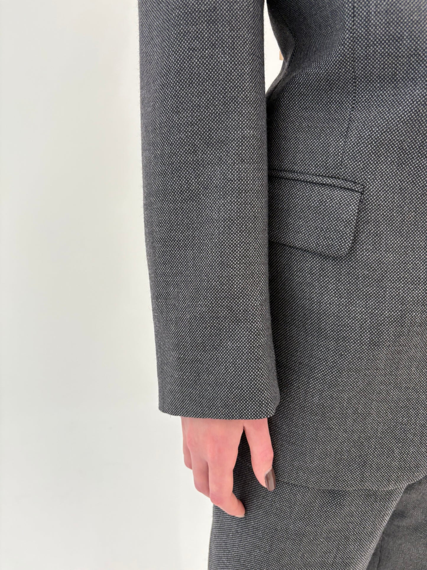 Costum italian din stofă texturată de lana pura certificata alb cu negru