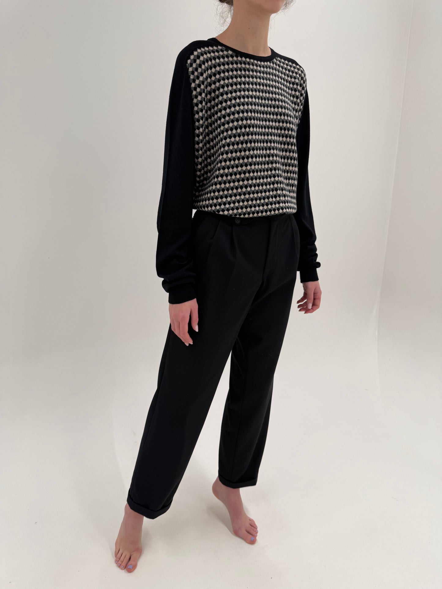 Pantaloni negri cu pense din lana extrafina