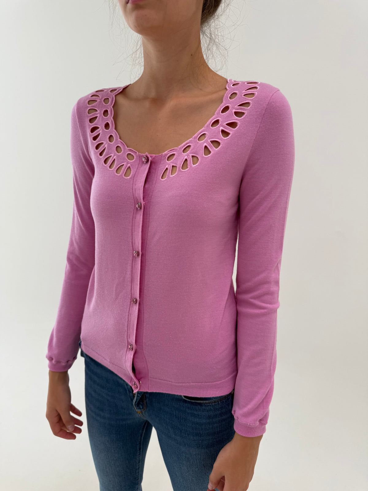 Cardigan roz de brand premium italian din lana merino extrafina laser cut