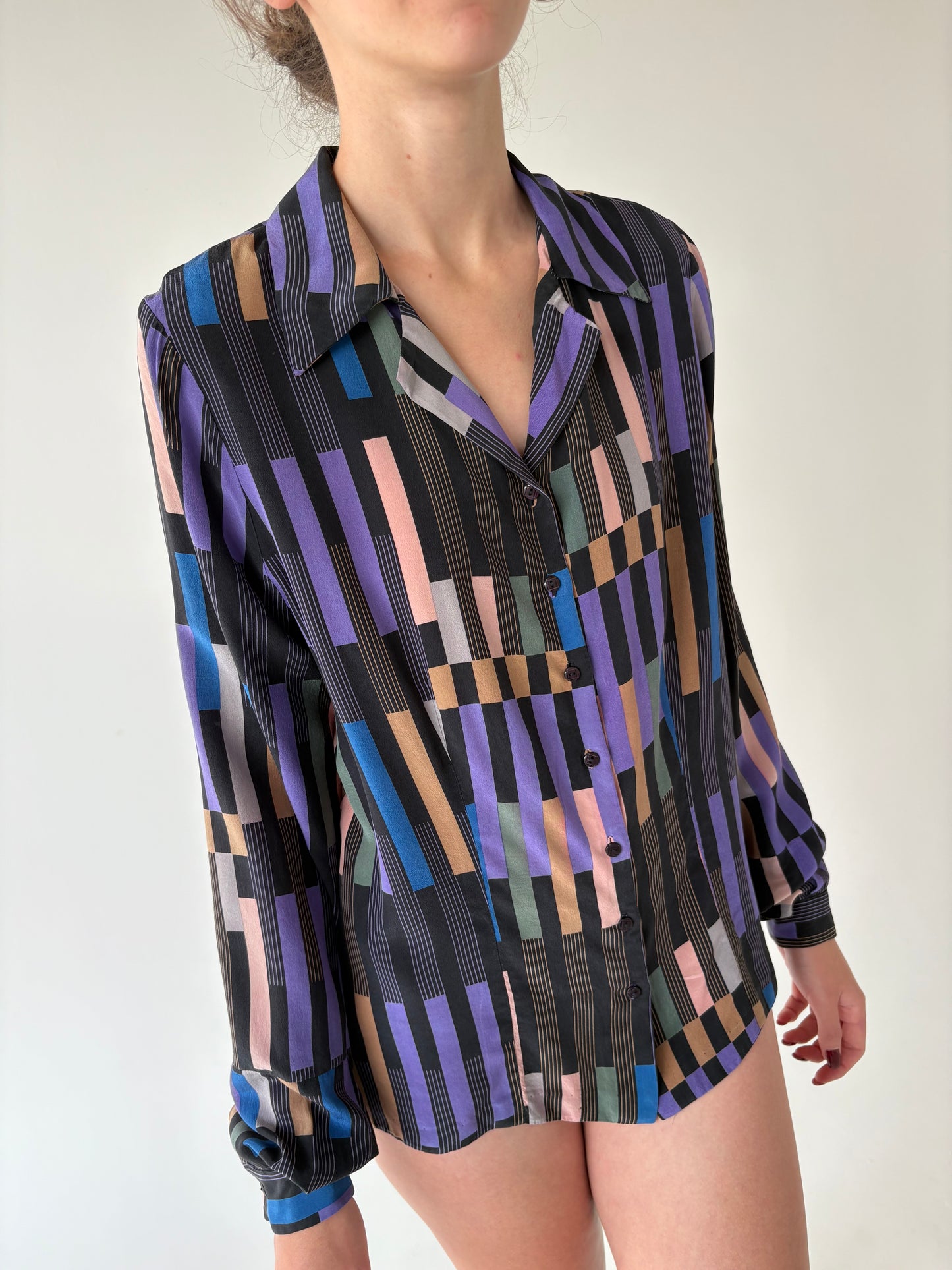 Cămașa din mătase naturală mată cu print geometric