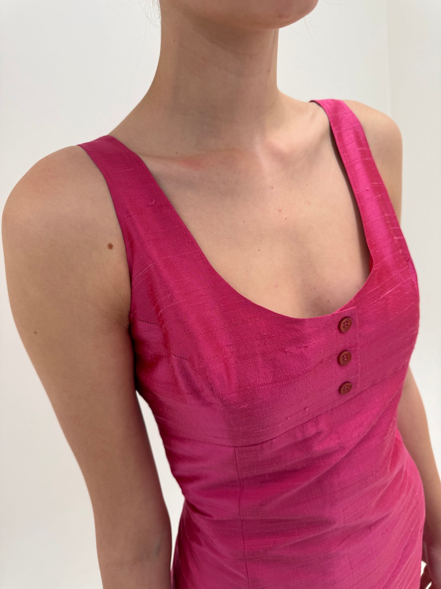 Rochie Barbie pink din mătase naturală dupioni perlata în croi clasic
