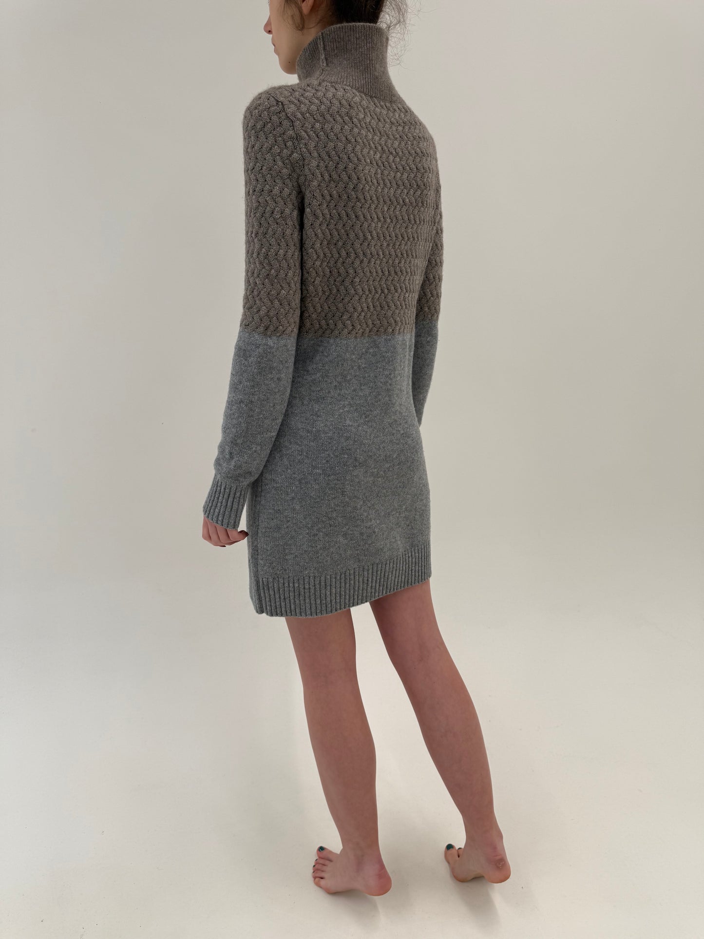 Rochie tip maleta silver gray și taupe din tricot gros multiply de lana și yak