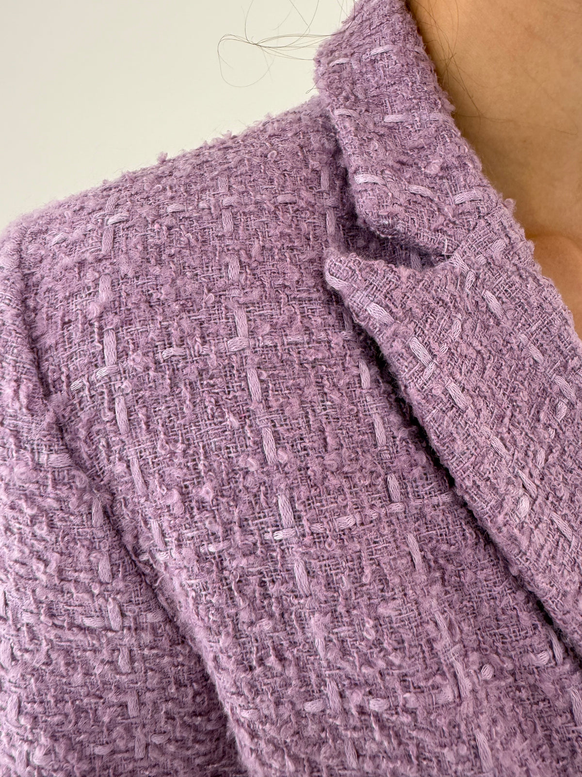 Sacouri noi în stil Balmain din tweed gros din mix de lana cu lavender cu închidere dublă