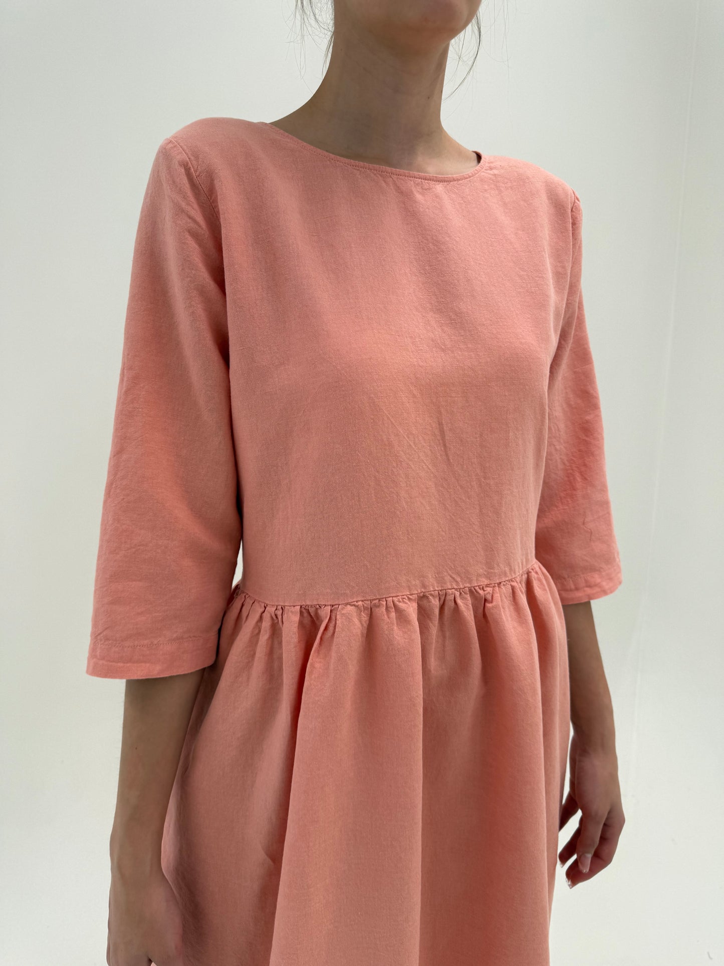 Rochie excepțională din in powder Pink cu buzunare și talie ultra înaltă marcată