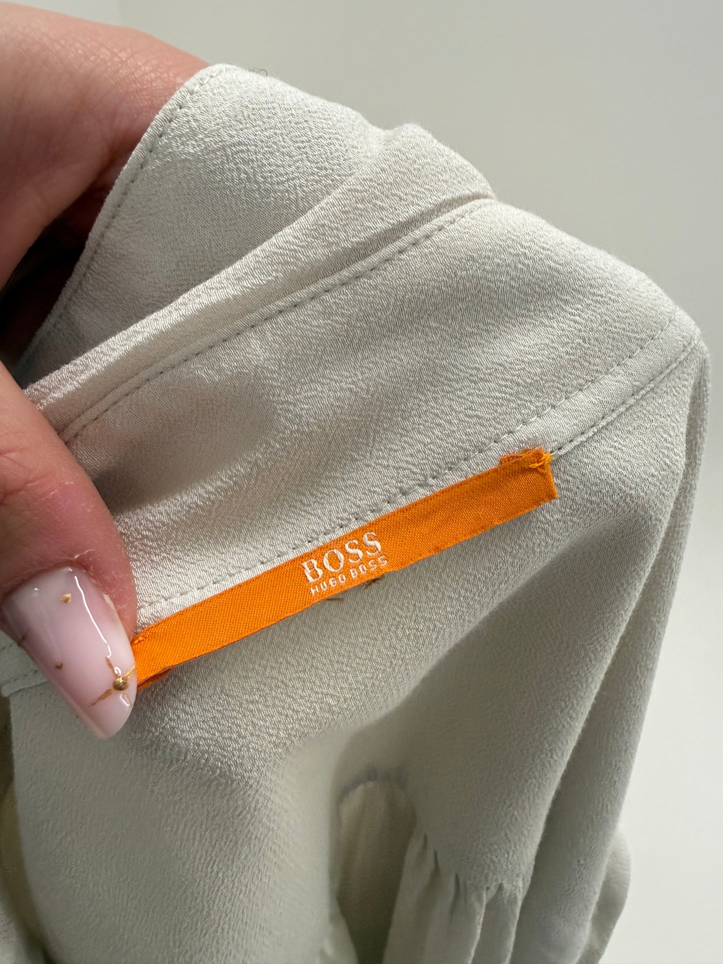 Cămașa Hugo Boss off white button down  din crepe în croi actual