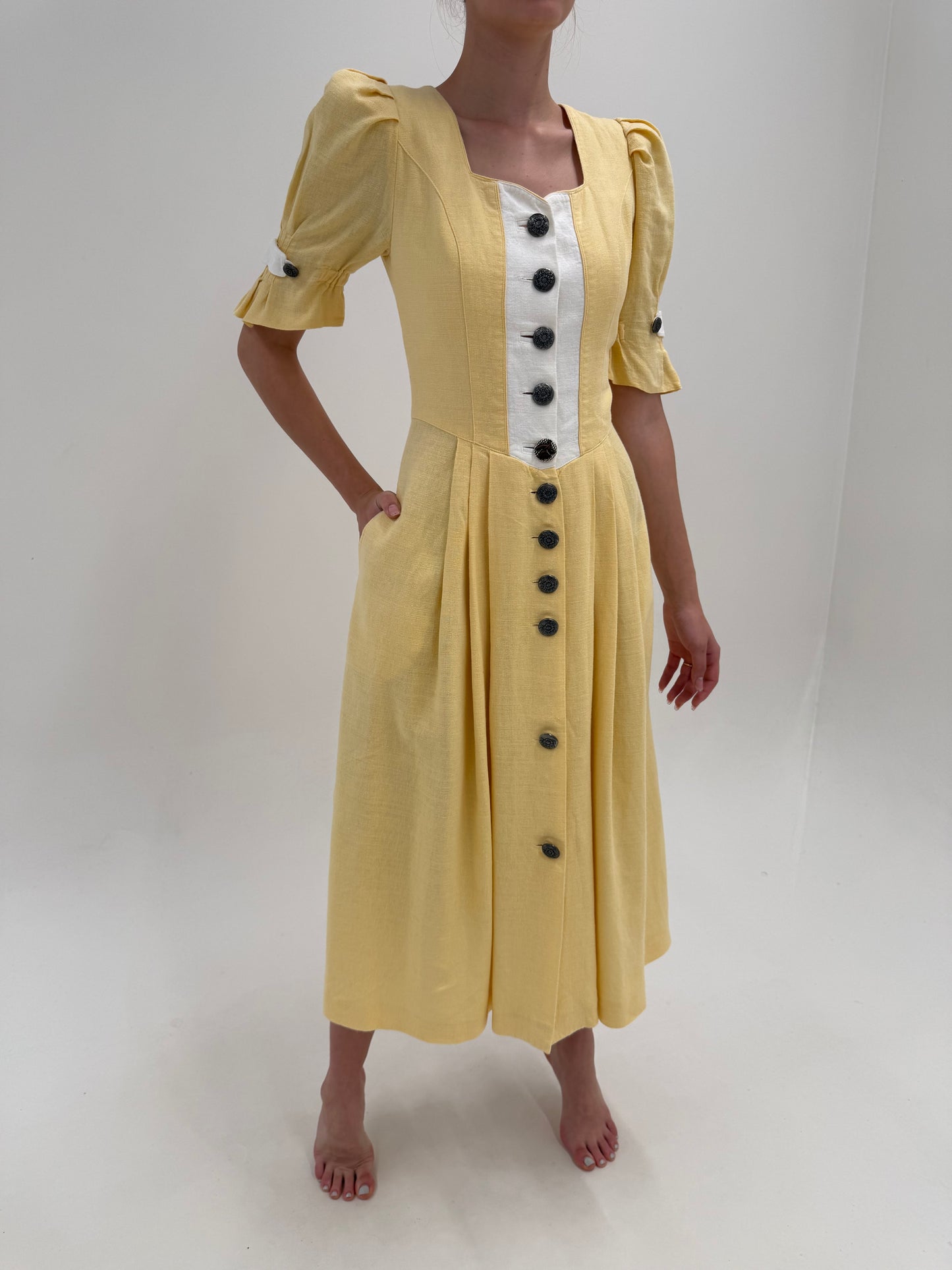 Rochie maxi vintage butter yellow din pânză grea de in cu corsaj și mâneci bufante