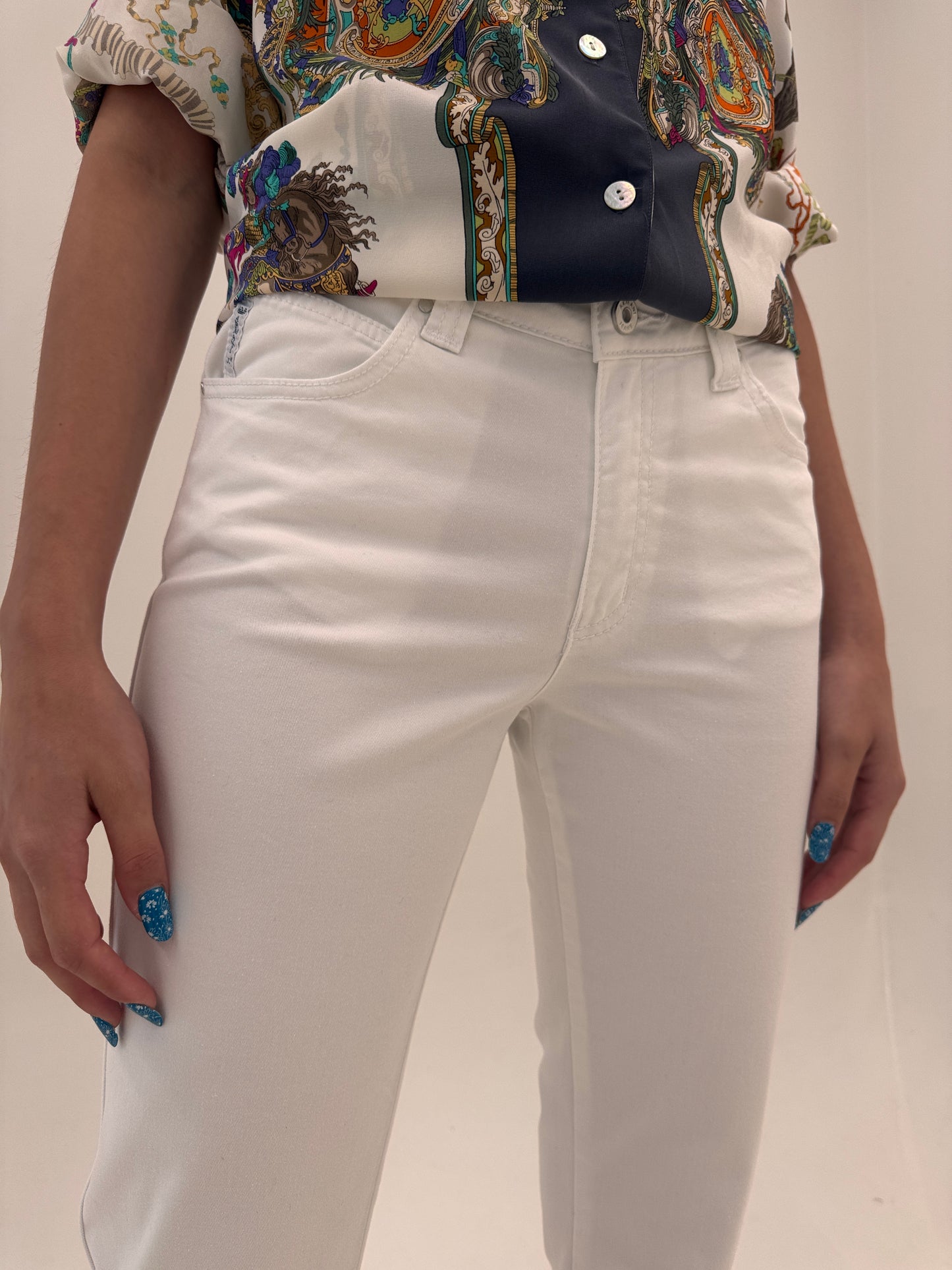 Jeans Armani de vară tall ultra confort în croi super revenit în trend ‘skinny straight’