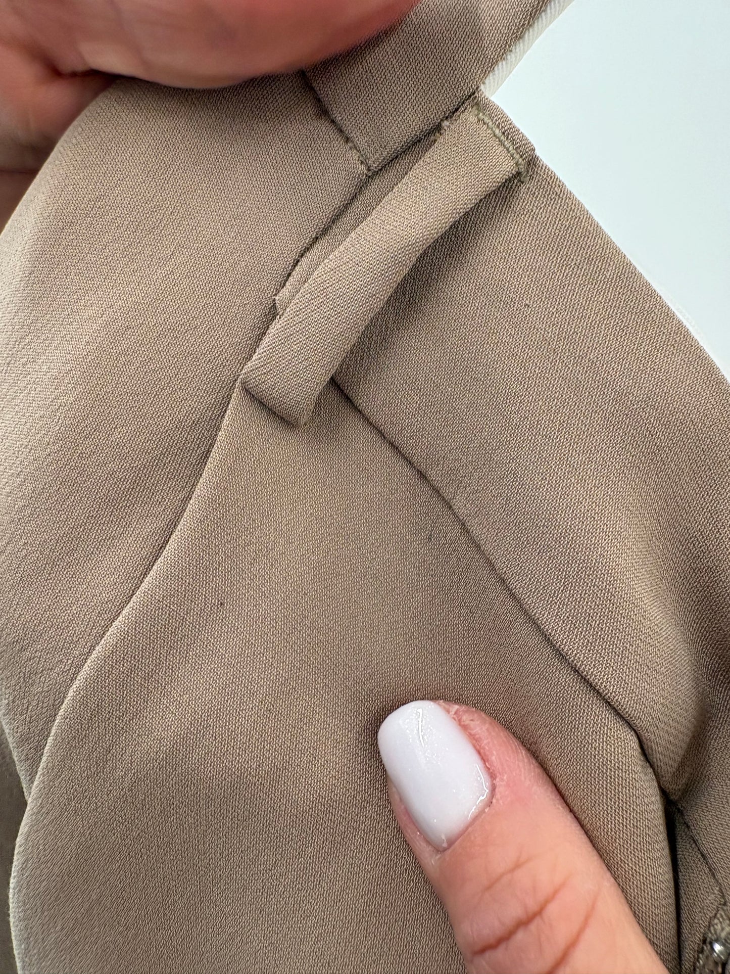 Pantaloni tall camel in croi deosebit drept cu talie geometrizata