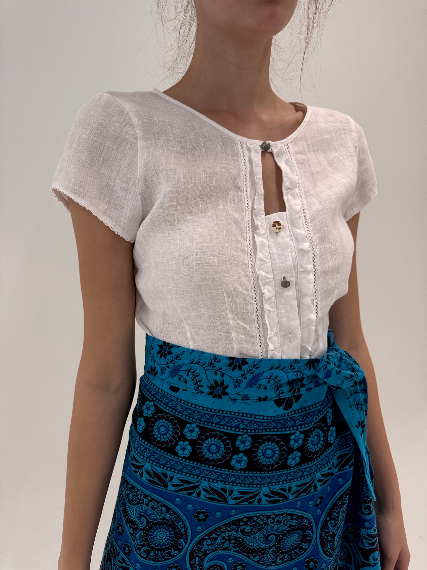 Top vintage ușor cambrat din in excepțional în croi chic ultra feminin