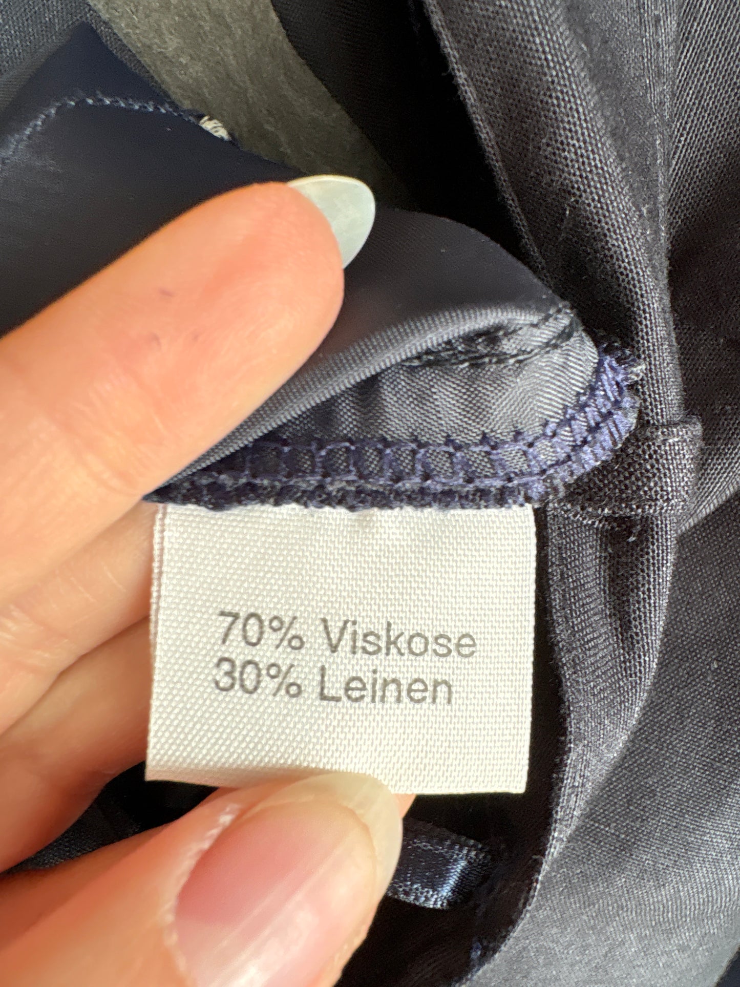 Pantaloni Navy blue cu pense din pânză în croi clasic