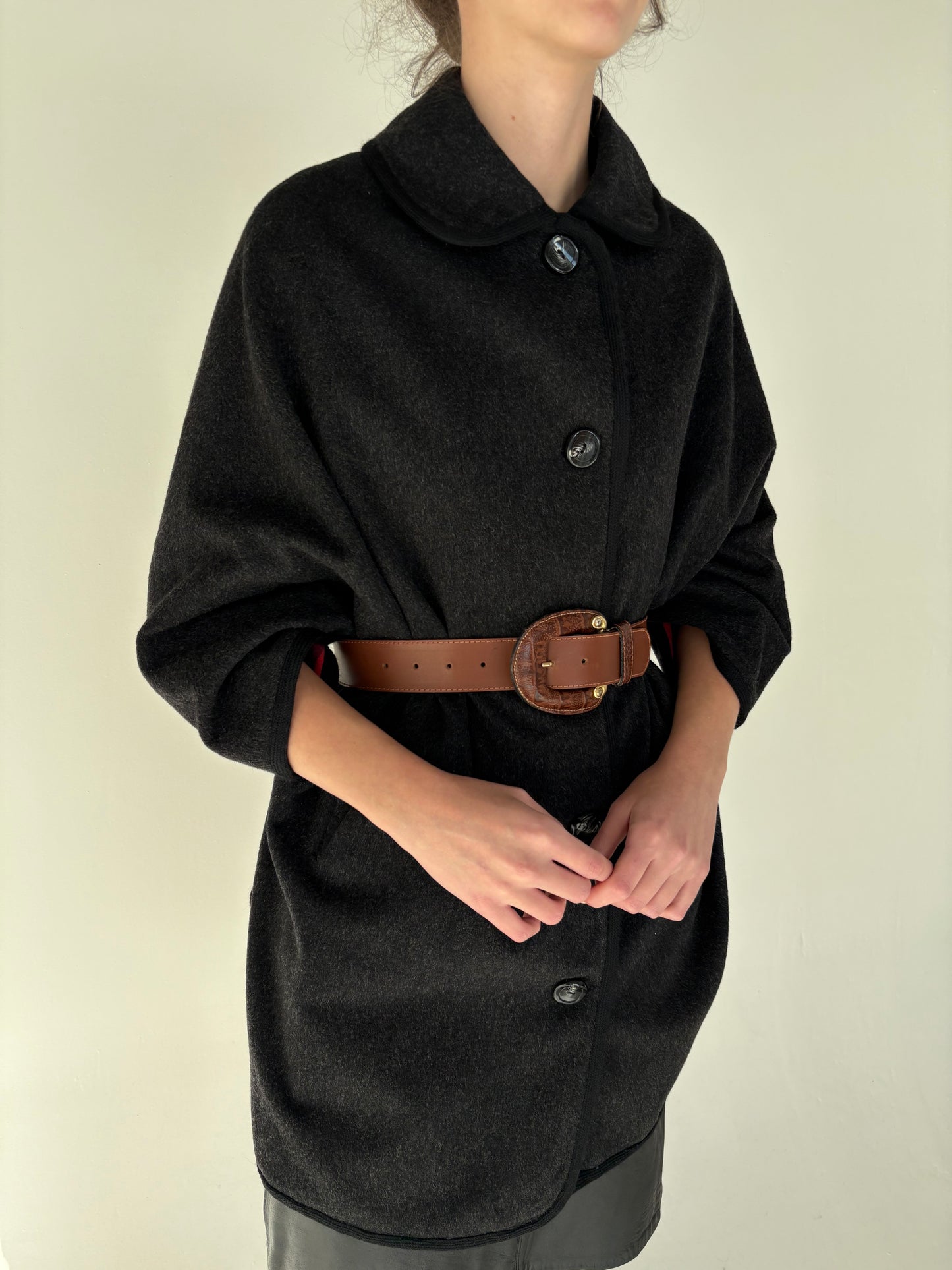 Capa couture italiană Alta Moda din stofă excepțională de lana extrafina ușor lucioasă