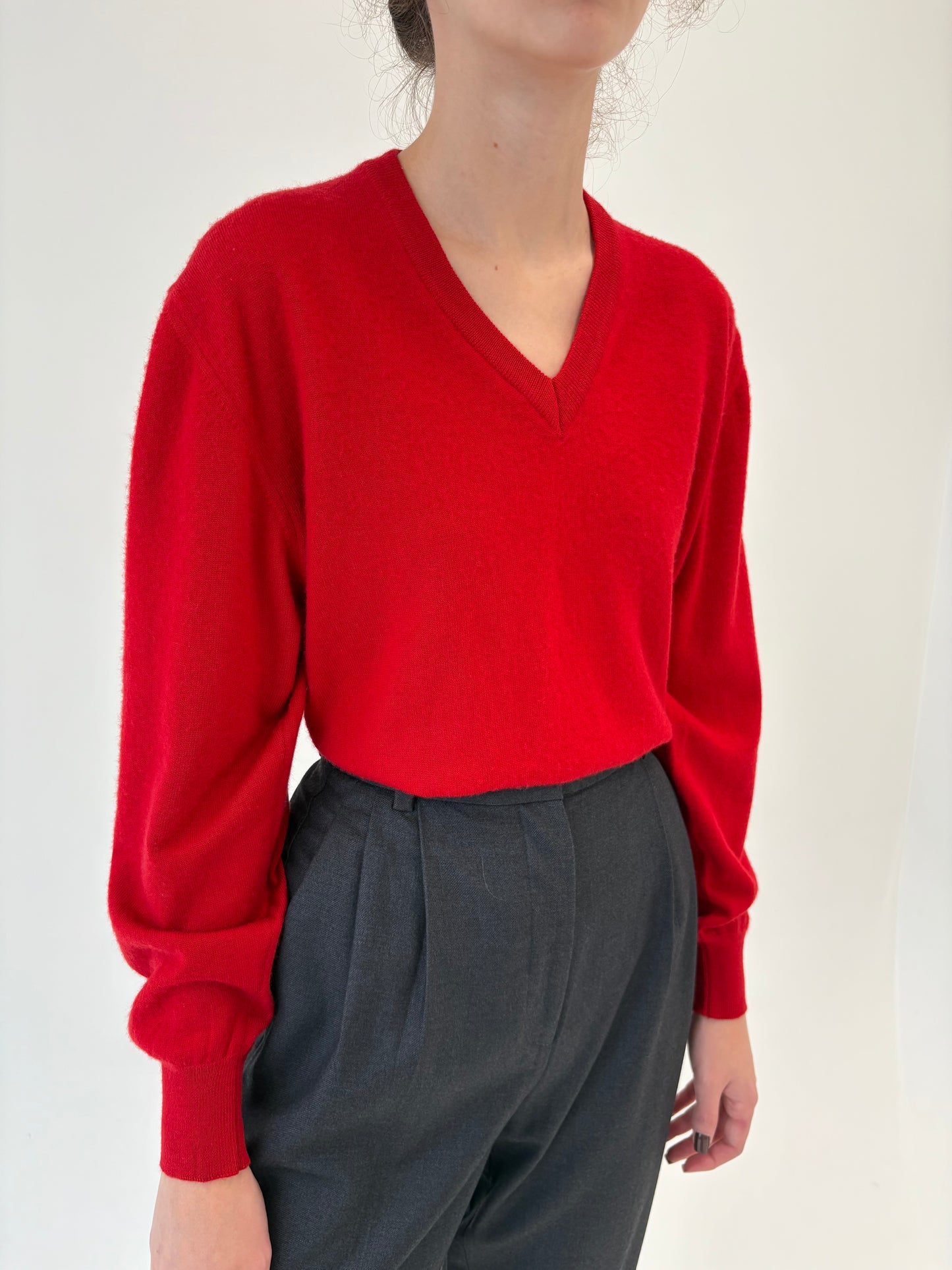 Pulover italian cherry red din lana merino extrafina cu manșete îngustate