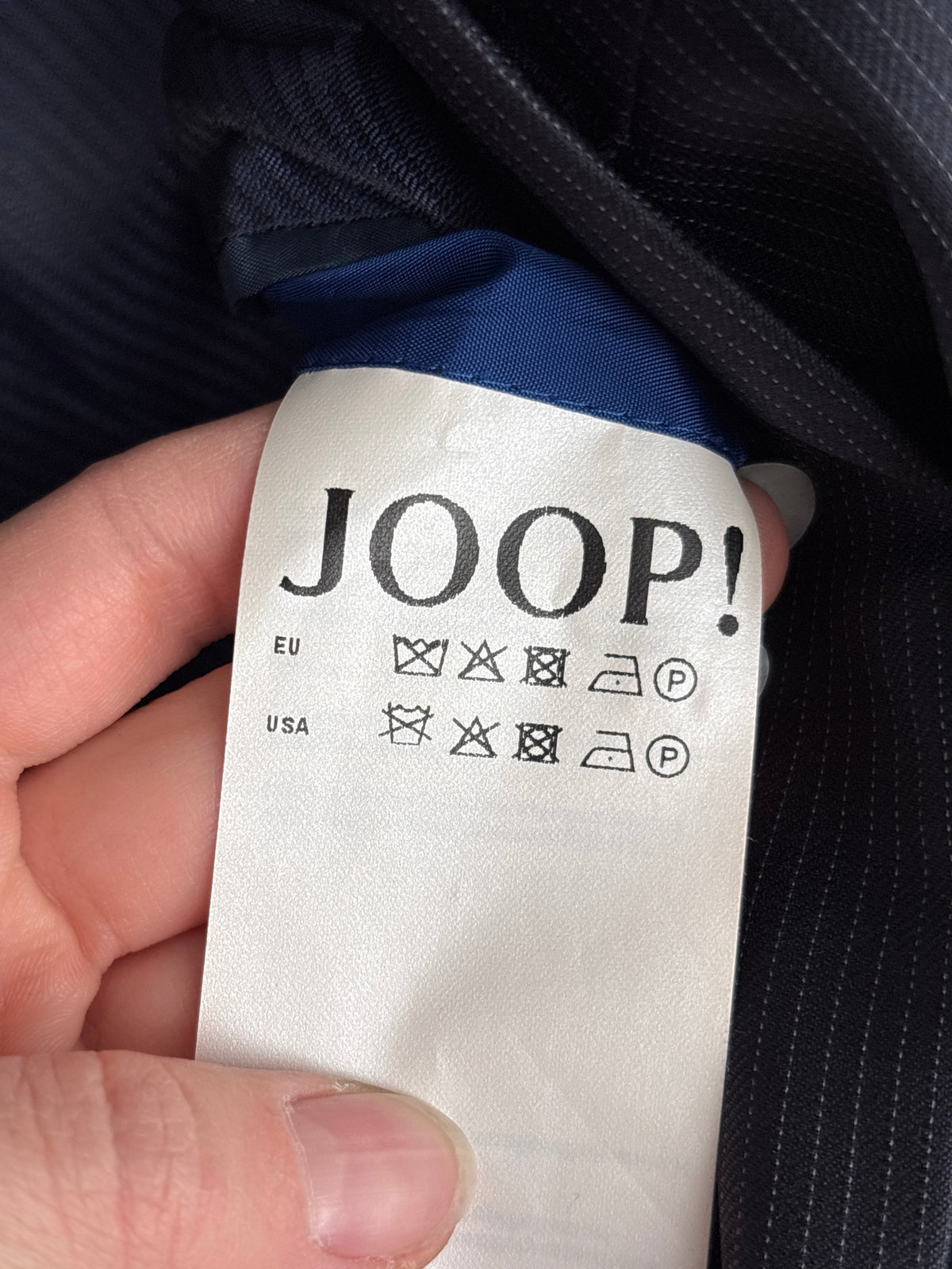 Sacou Joop în croi actual din stofă de lana extrafina ușor lucioasă texturată