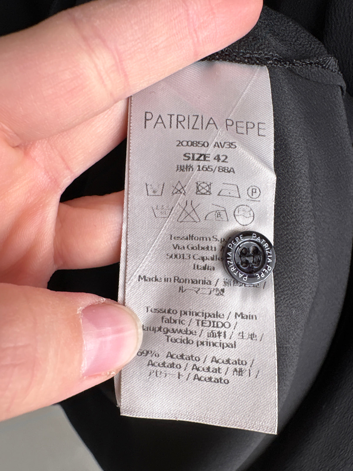Bluză luxury neagră Patrizia Pepe din mix de mătase naturală cu bust drapat