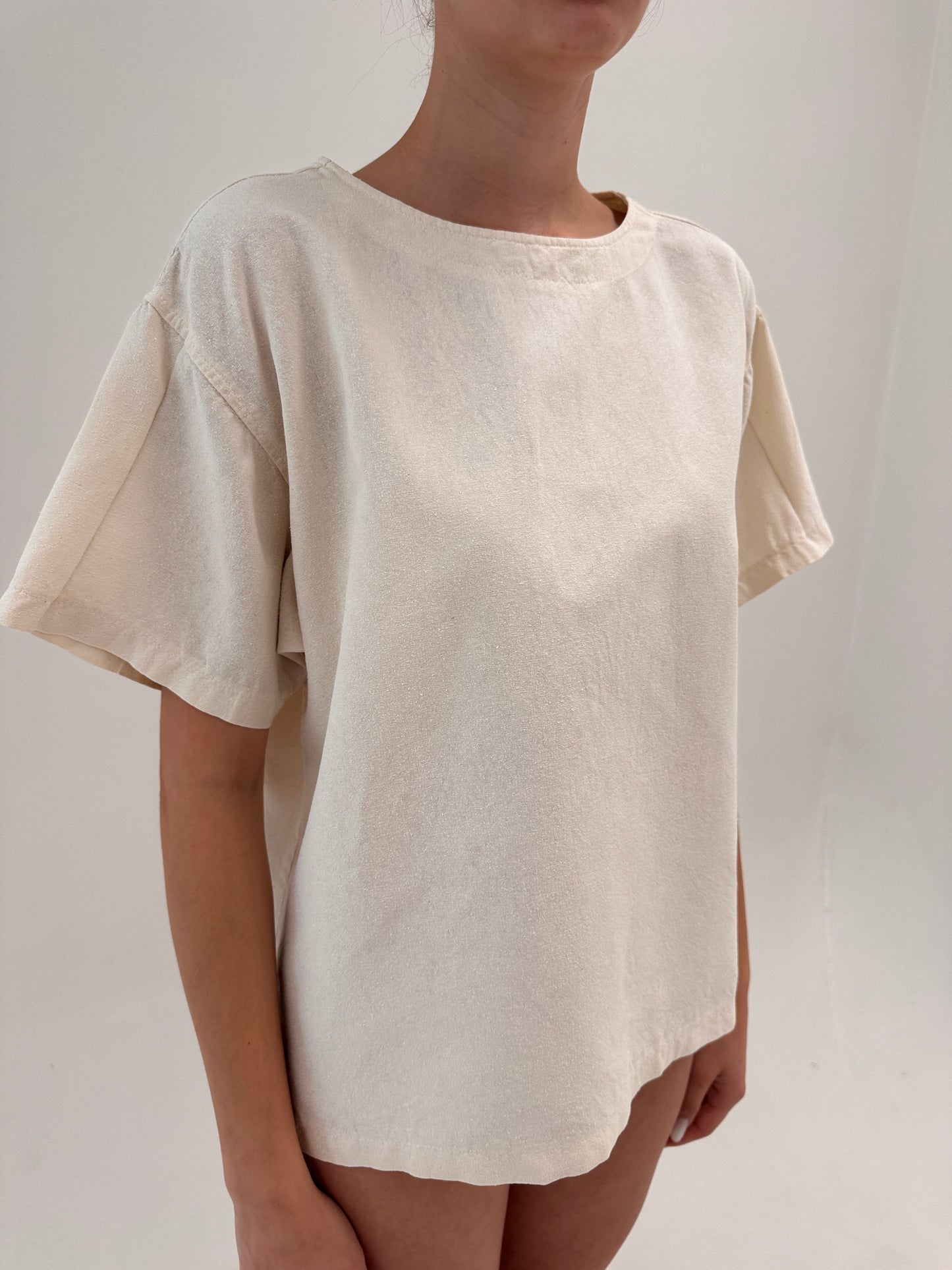 Top butter white din mătase naturală raw în croi minimalist oversized