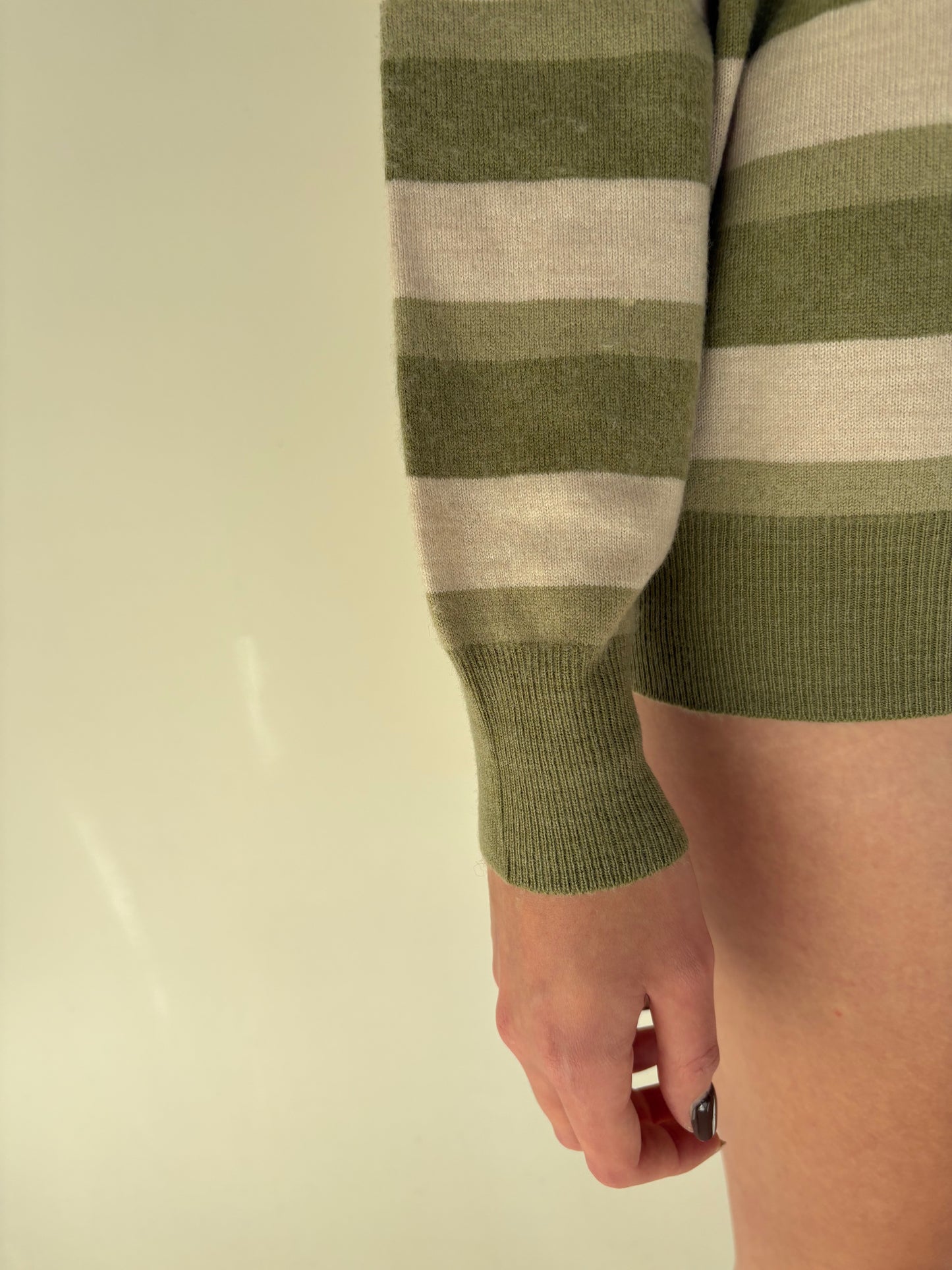 Pulover vintage polo din lana extrafina de gramaj mare și manșete îngustate