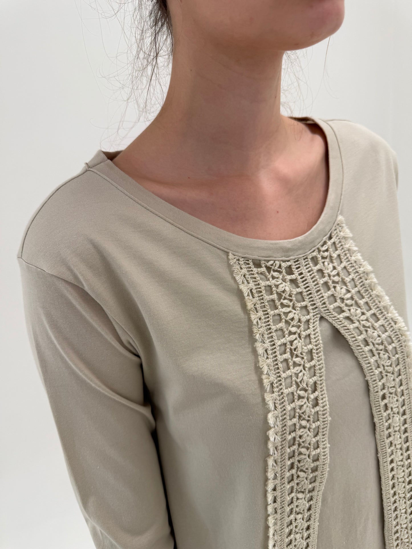 Bluză luxury Herno sand nude cu dantelă macrame
