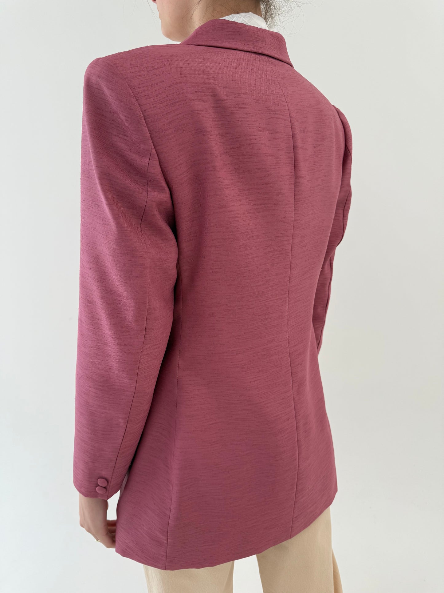 Sacou vintage cambrat dusty Pink cu revere late și închidere tip smoking din pânză