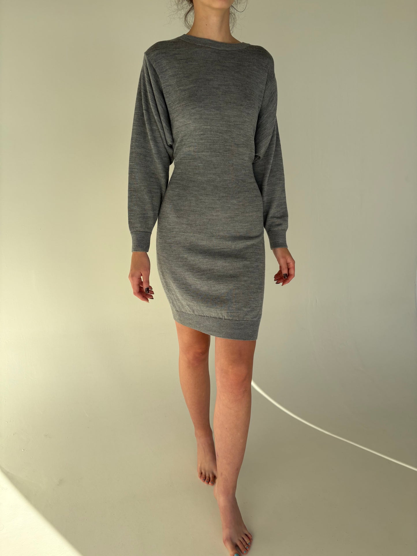 Rochie COS din lana extrafina cu mânecă tip fluture