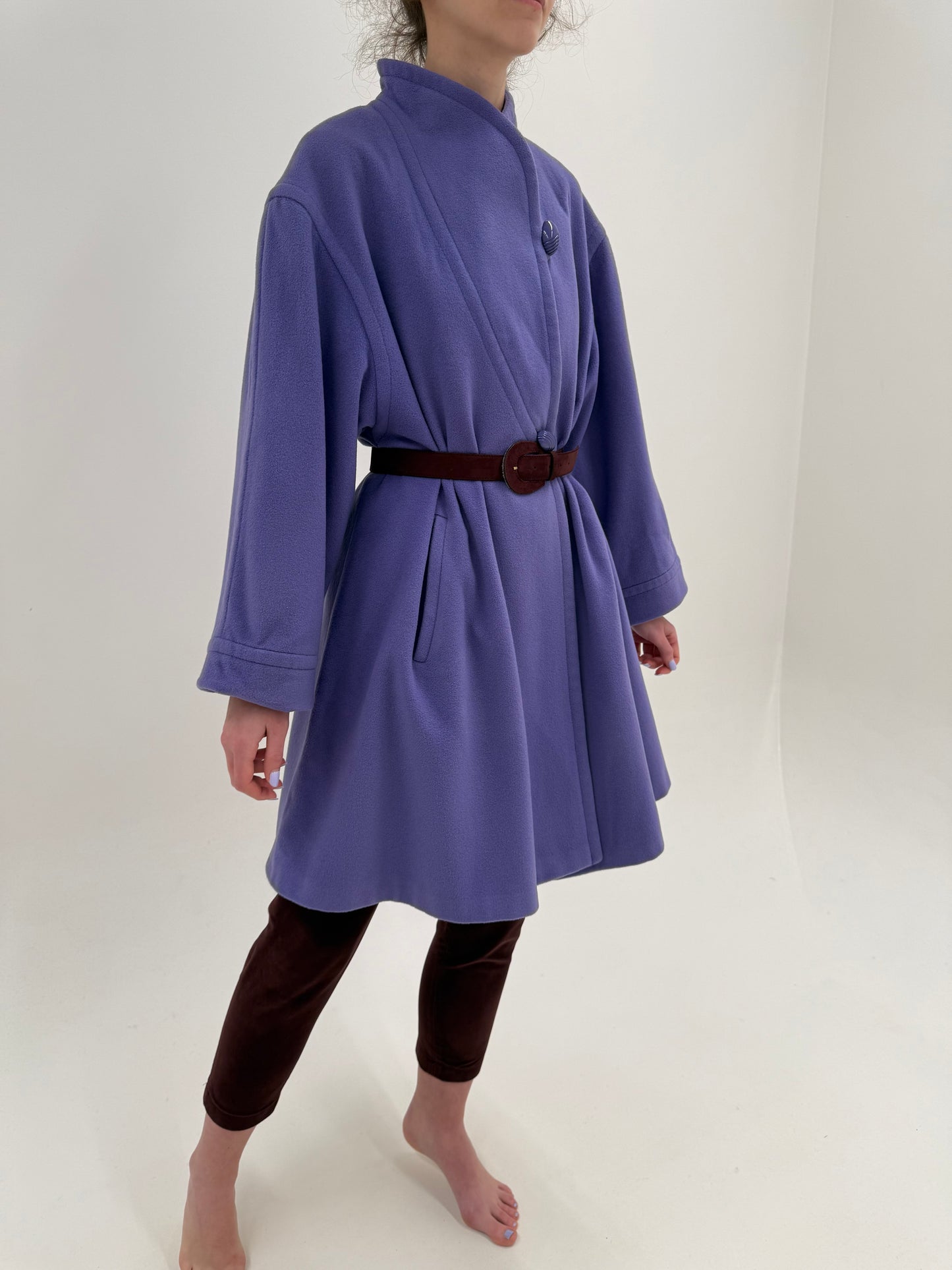 Palton lavandă în croi tip capa din stofă excepțională de lana cu cașmir