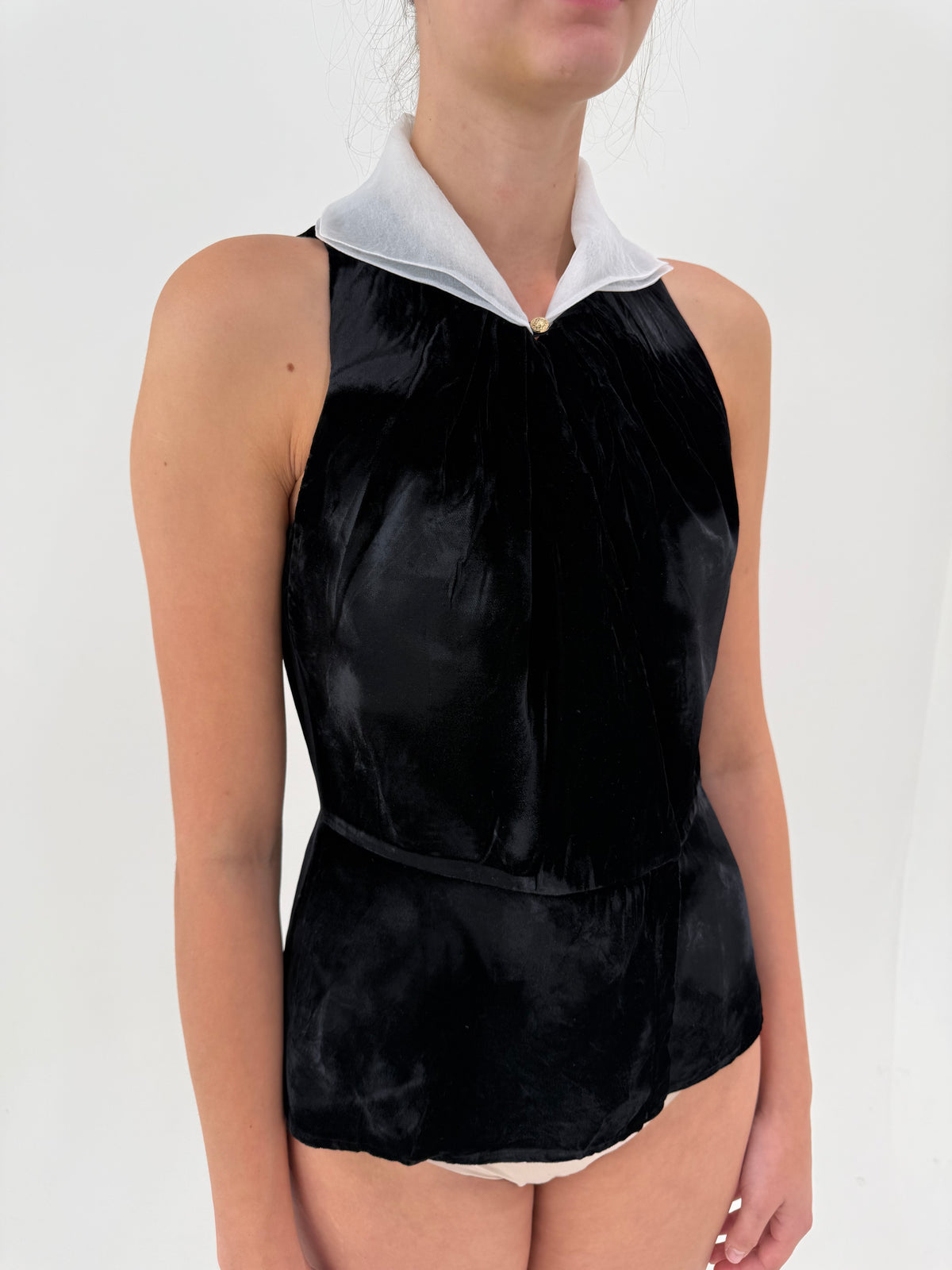 Top vintage din catifea de la business la cocktail cu guler din organza