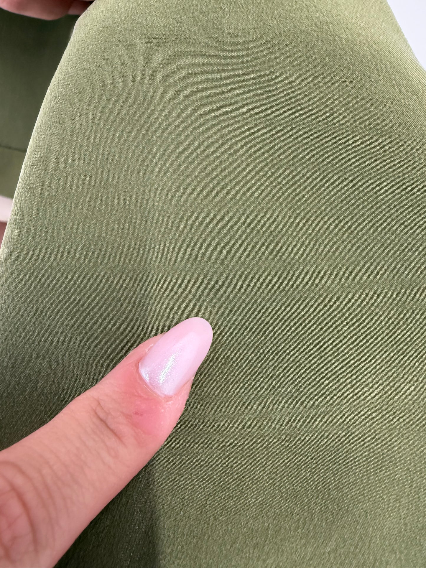 Rochie luxury Iceberg din mătase naturală kaki în croi amplu cu talie reglabilă