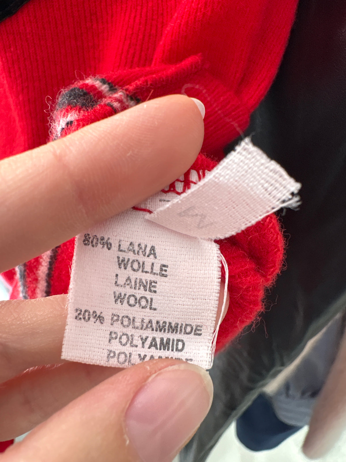 Maleta vintage roșu tare 80% lana extrafina ribbed cu dungi