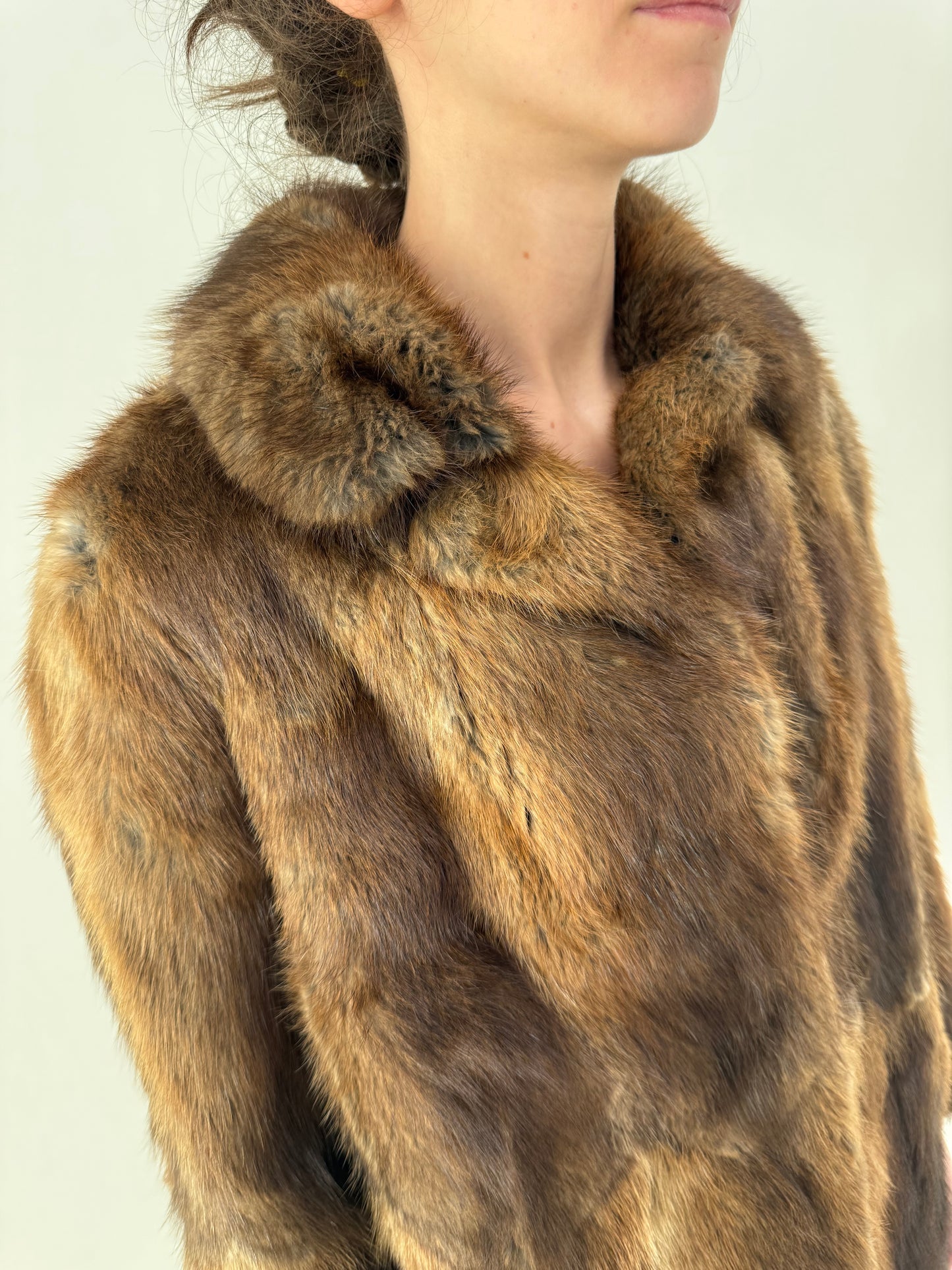 Blană de nurcă în nuanțe superbe de chocolate brown și camel