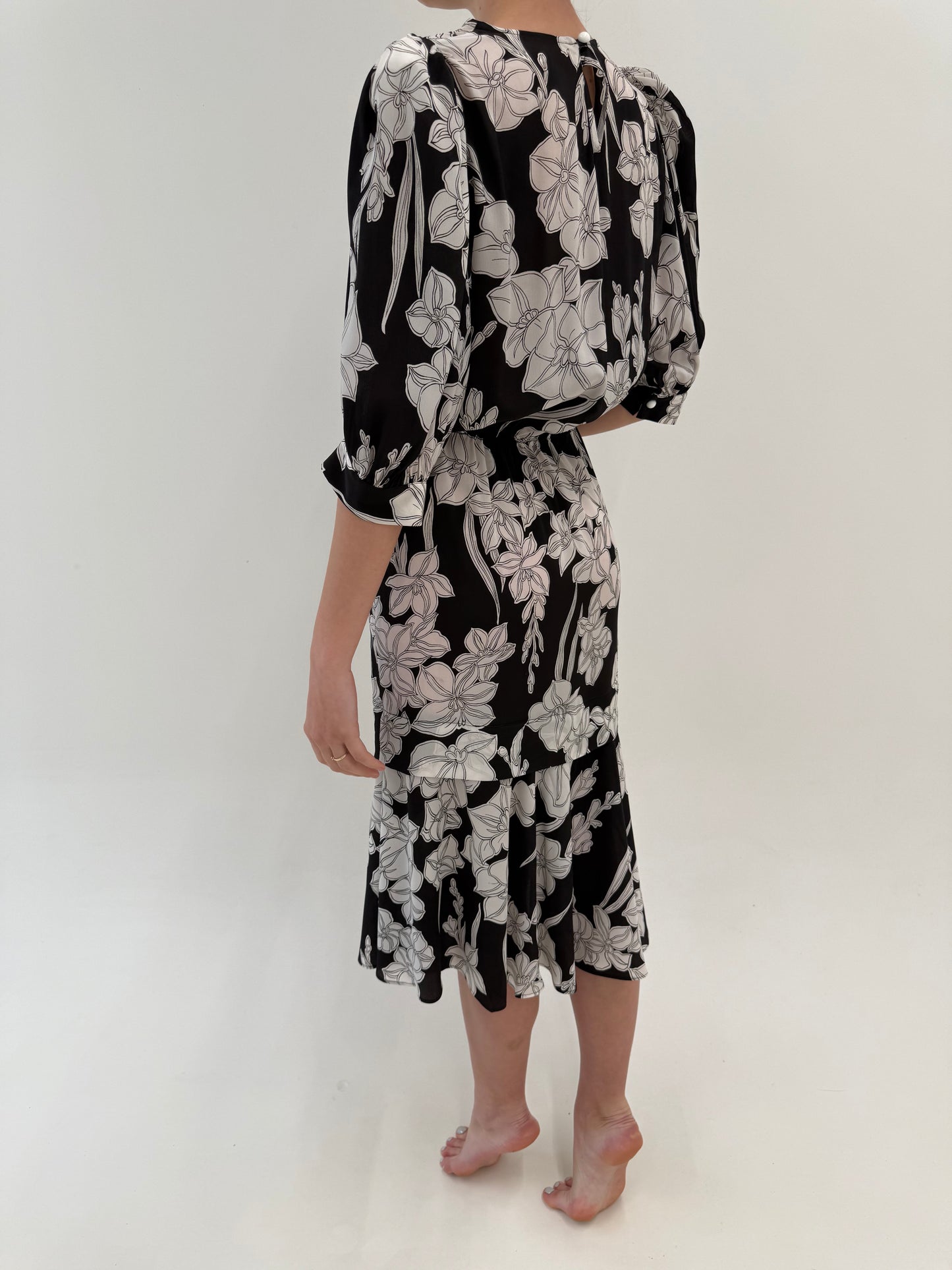 Rochie vintage din crep de mătase naturală cu print floral alb negru și talie elastică