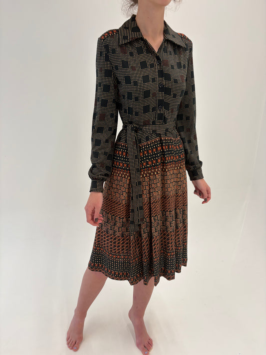 Rochie vintage cu fustă plisată din lanita extrafina și talie marcată reglabilă