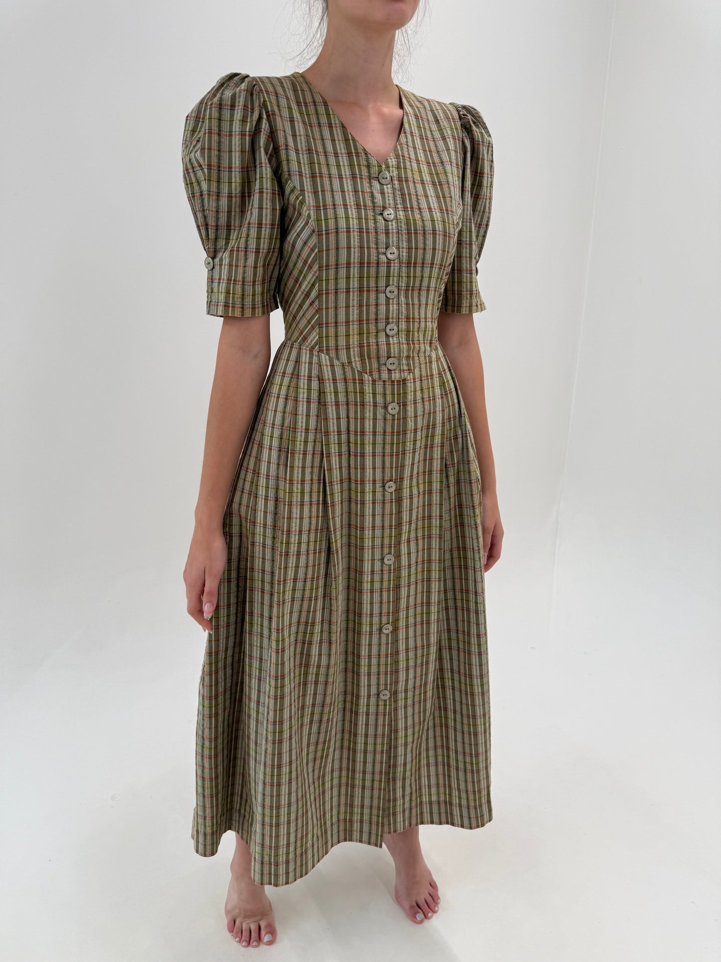 Rochie vintage maxi din pânză moale de bumbac cu corsaj și umeri ușor bufanți