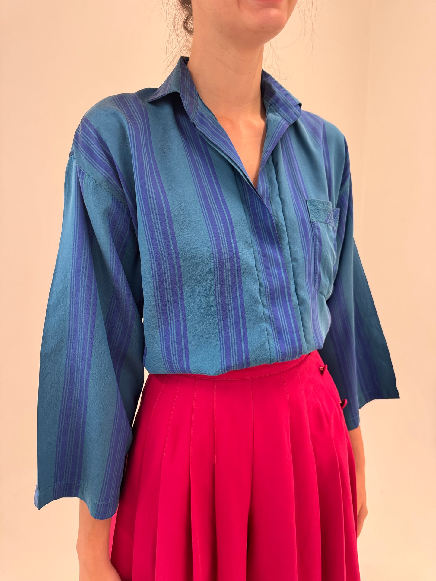 Cămașa din mătase naturală pânză cu dungi în croi oversized retro modern