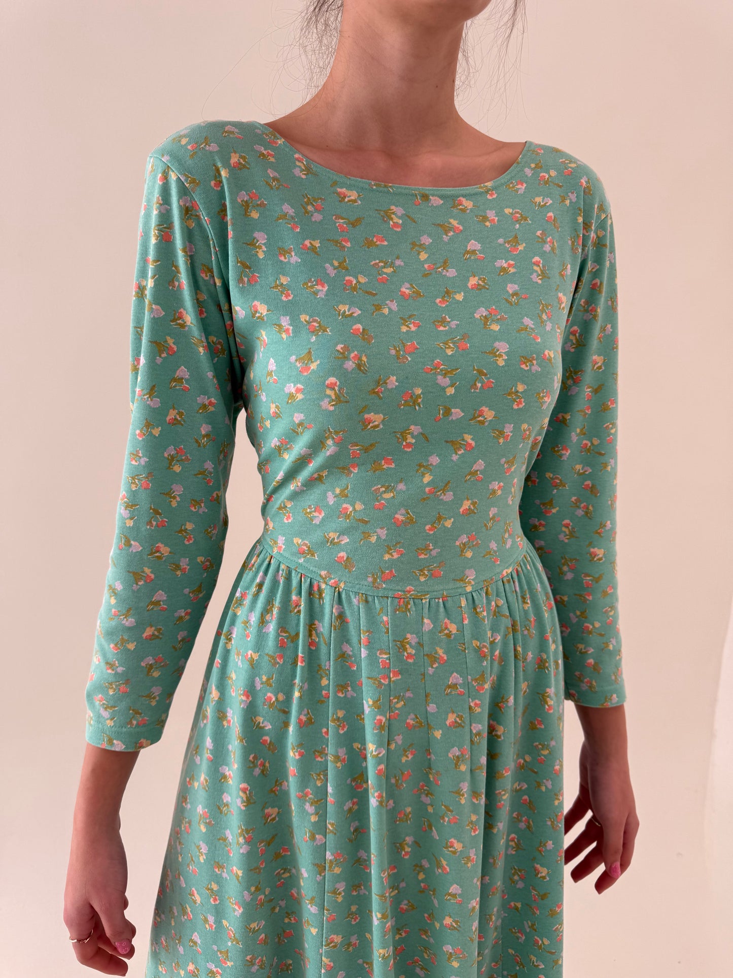 Rochie vintage din bumbac în croi ușor cambrat cu buzunare și culori