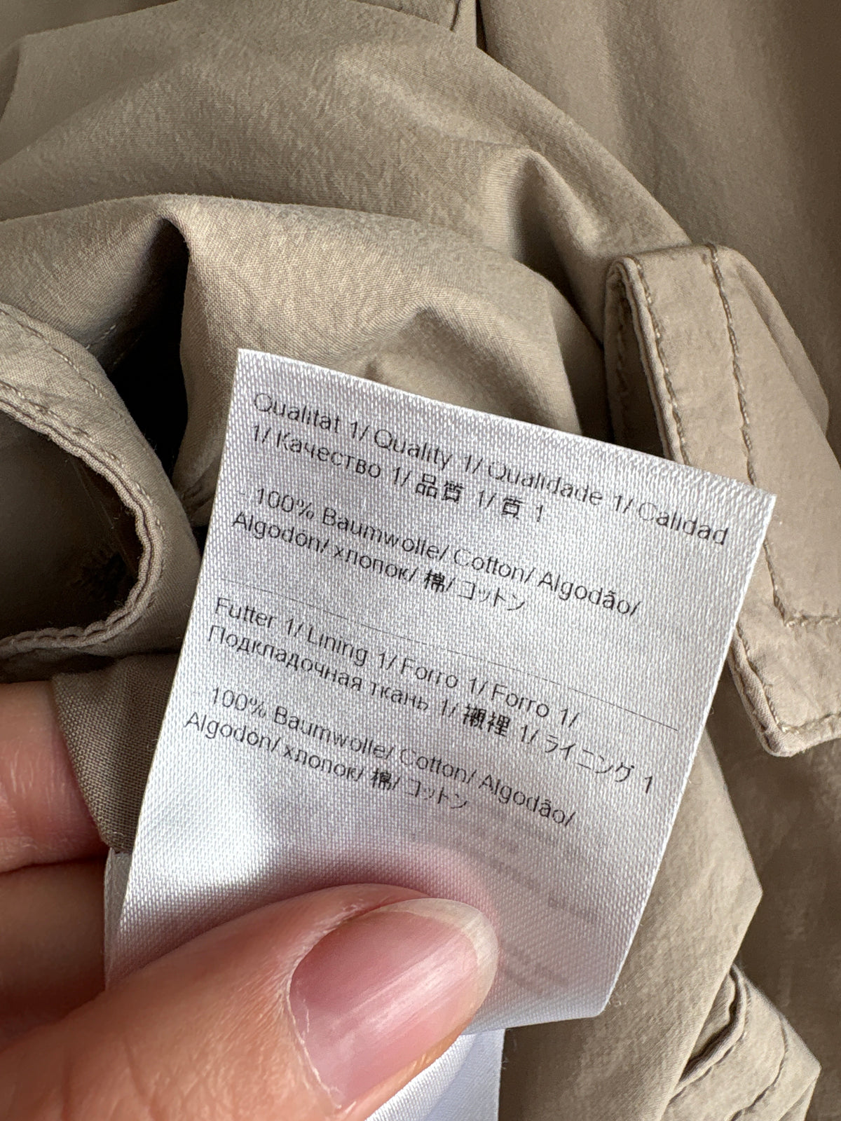 Trench Escada warm gray in croi clasic cu centura din piele naturală și nasturi maro