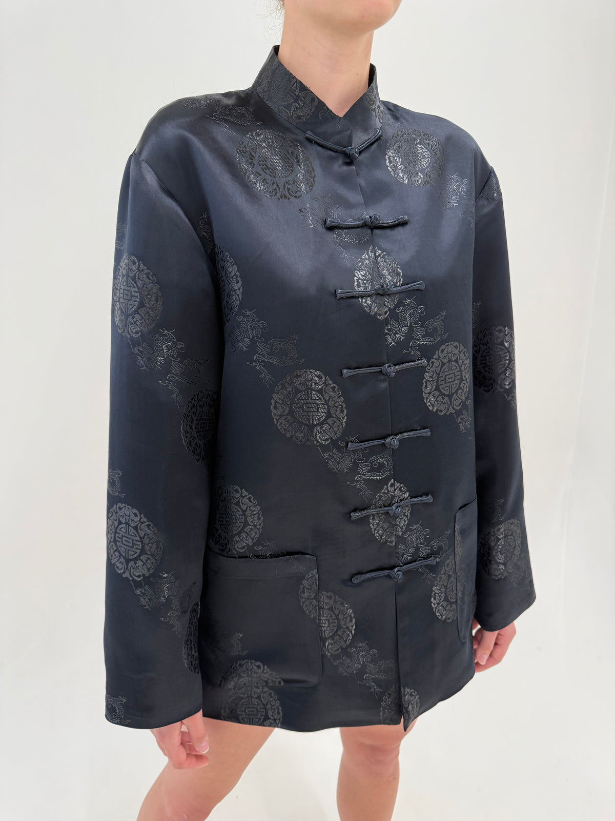 Jacheta neagra asiatică tall din jacquard de mătase naturală