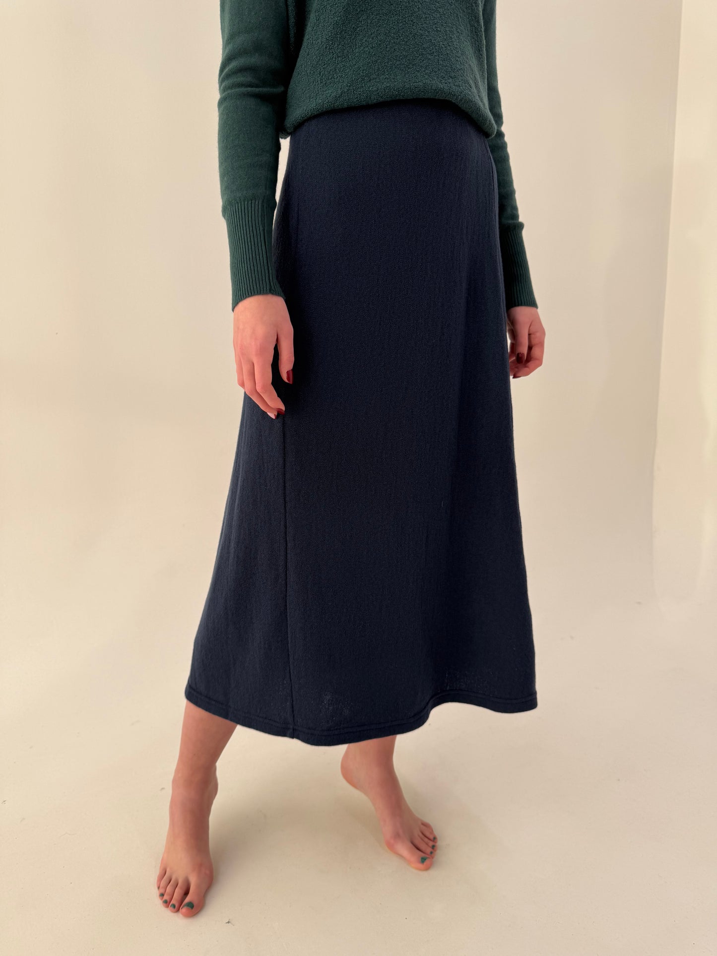 Fustă maxi jeans blue din tricot dens de lana merino extrafina în croi A-line