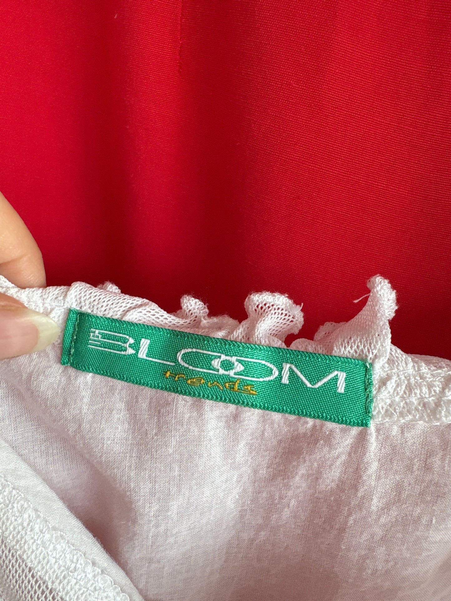 Corsaj din panzica de bumbac cu broderie anglaise în croi ultra feminin