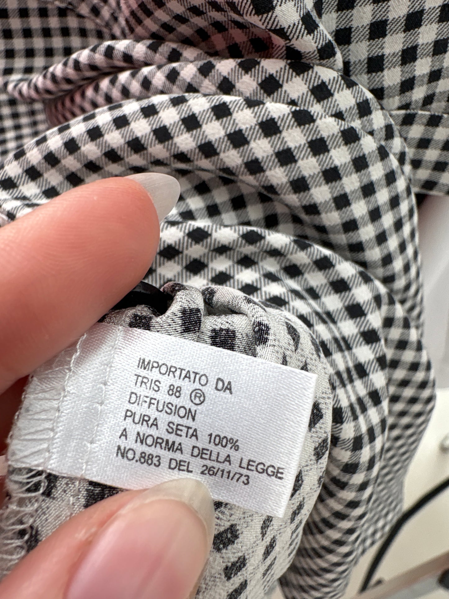 Cămașa în carouri alb negru din mătase naturală