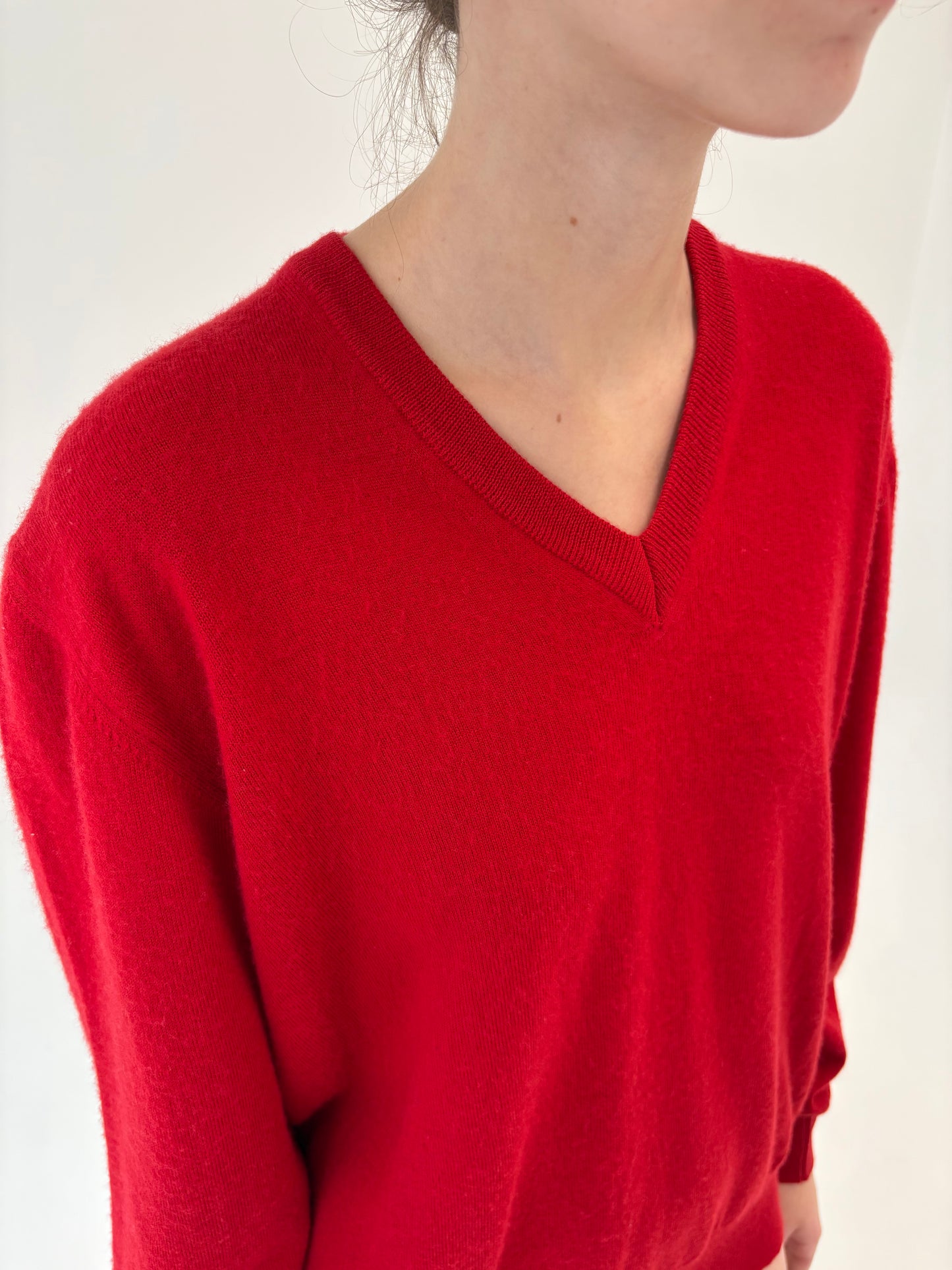 Pulover italian cherry red din lana merino extrafina cu manșete îngustate