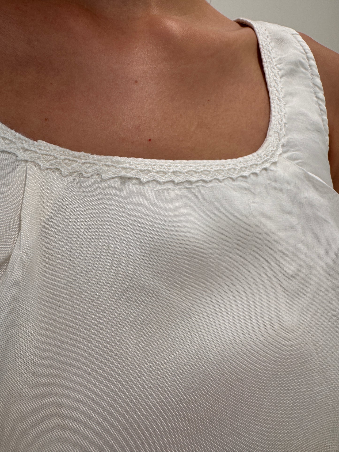 Set vintage de seară couture cu rochie maxi și ‘sort’ cu aplicații manuale 3D pe organza de mătase