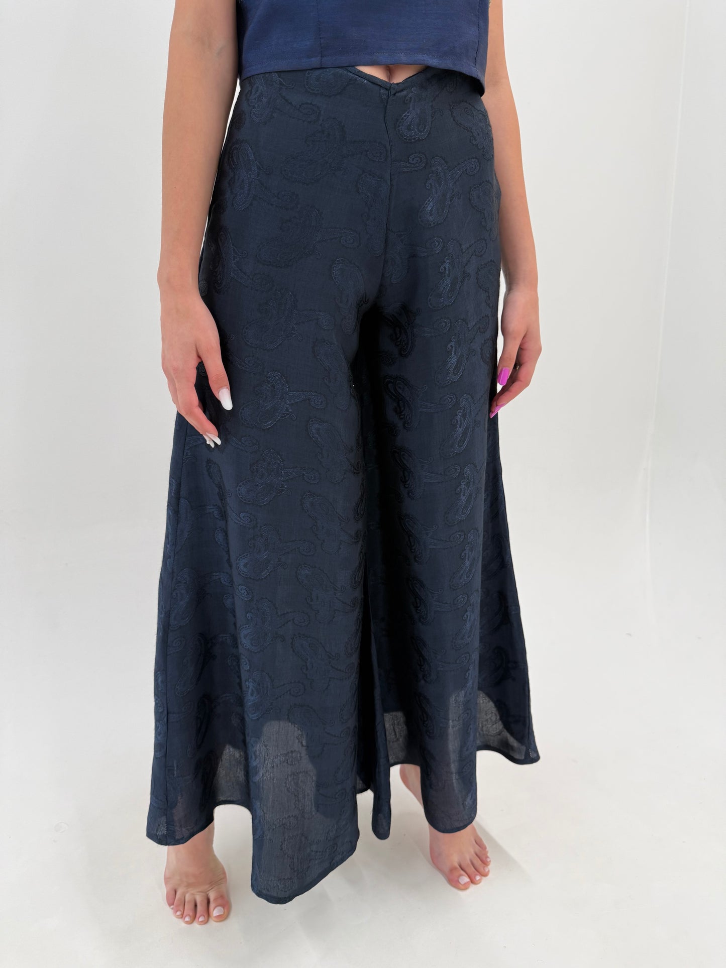 Pantaloni palazzo din mătase naturală Navy cu print paisley texturat de la zi la seară
