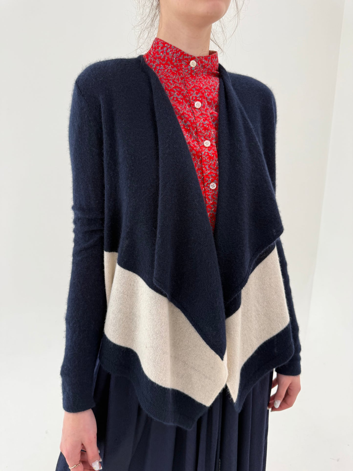 Cardigan din cașmir colorblock în culori neutre