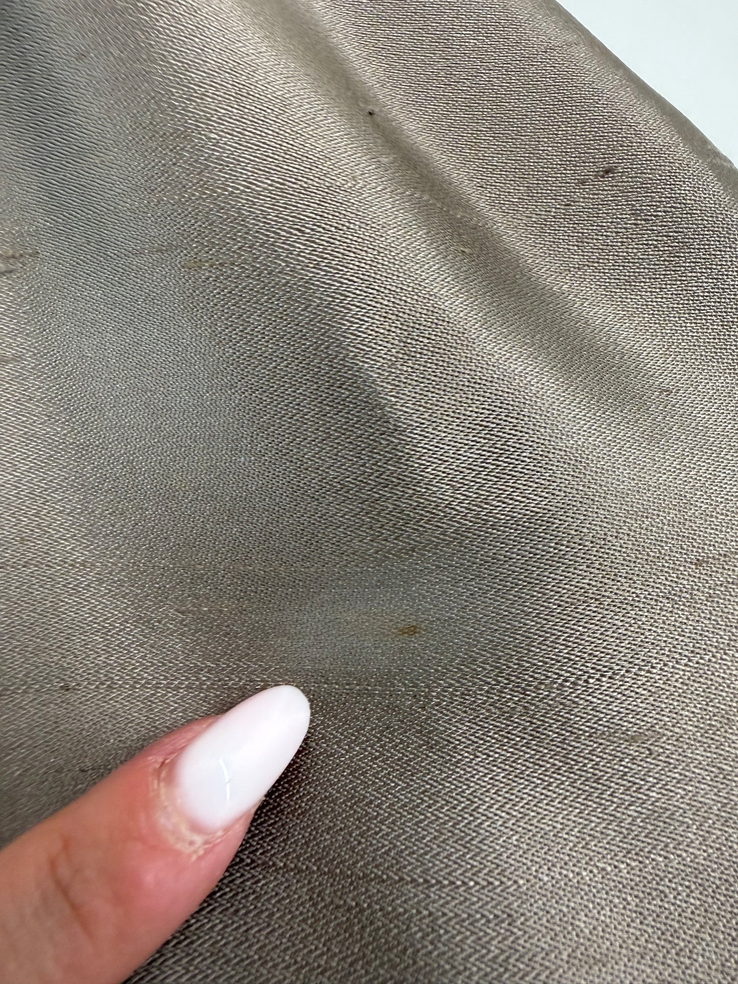 Rochie în croi elaborat din mătase naturală dupioni de la business la cocktail